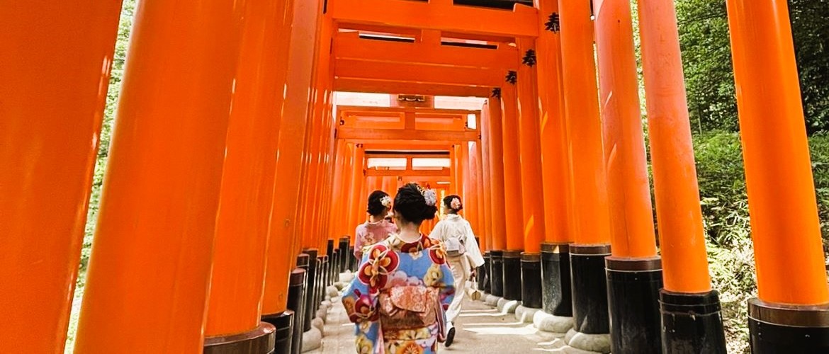 how much should one tip in Japanese restaurants?